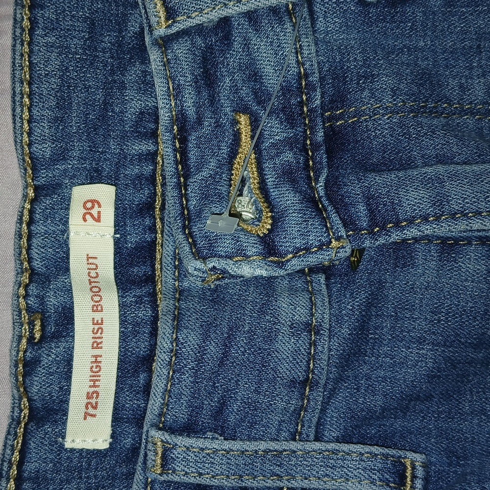 Levi's 725 High Rise Bootcut Jeans